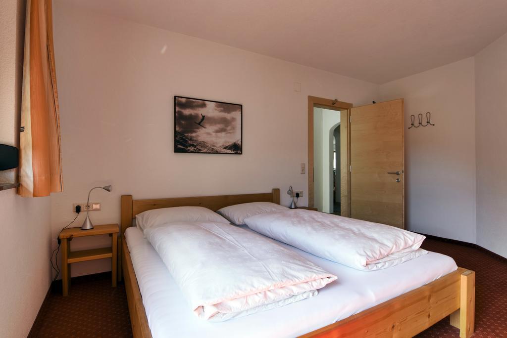 Appartement Strolz Schnann Ruang foto