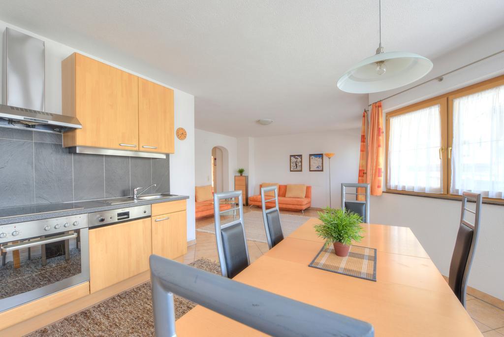 Appartement Strolz Schnann Ruang foto